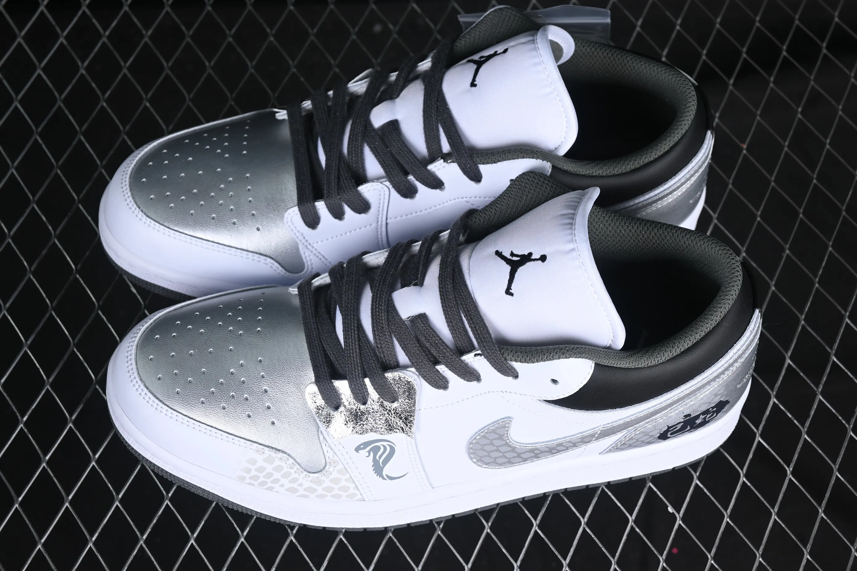 All categories Air Jordan Jordan series basketball shoes Air Jordan 1 Low Air Jordan 1 Low AJ1 Joe 1 Year of the Snake custom low-top cultural basketball shoes 553558-152